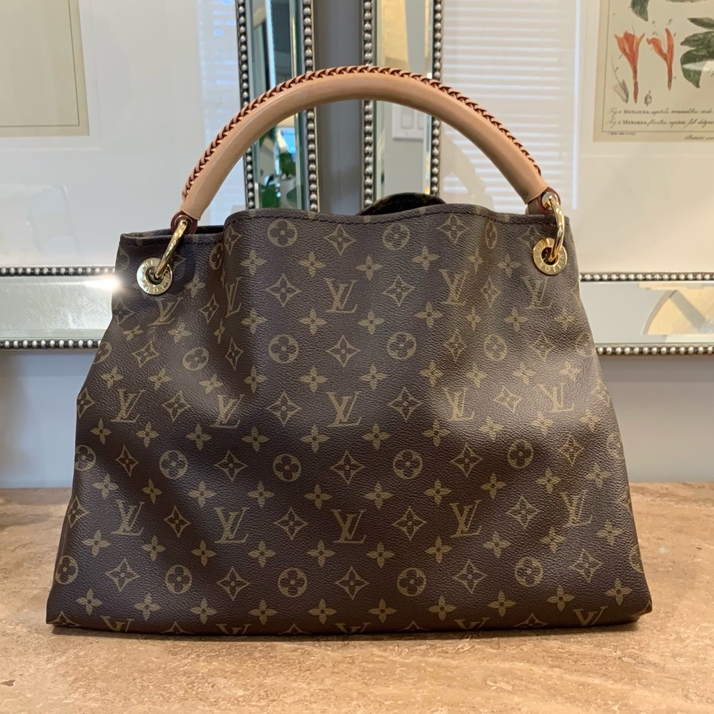 Authentic Louis Vuitton Artsy MM Handbag